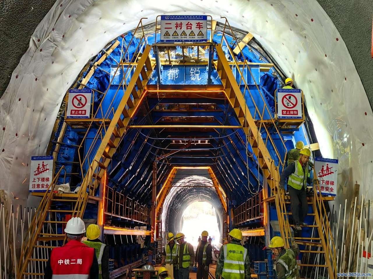 柳林隧道衬砌施工